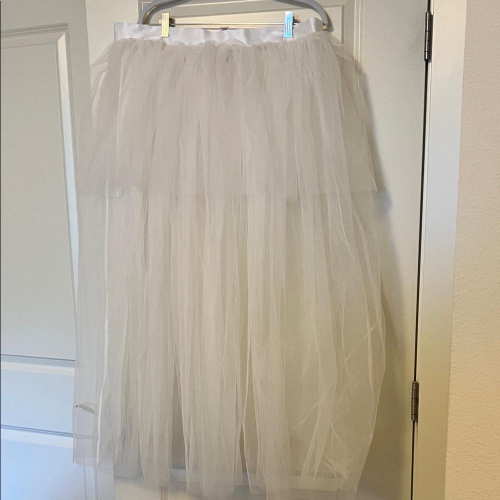 Elegant White Tulle petticoat crinoline slip / skirt